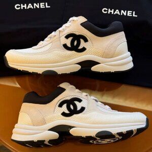 CHANEL 22K Autumn/Winter Black and White Panda Mesh